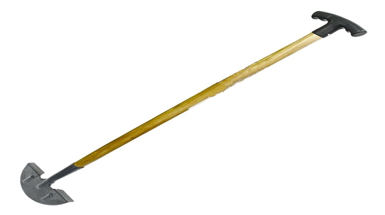 Ash Handle Edging Iron 2